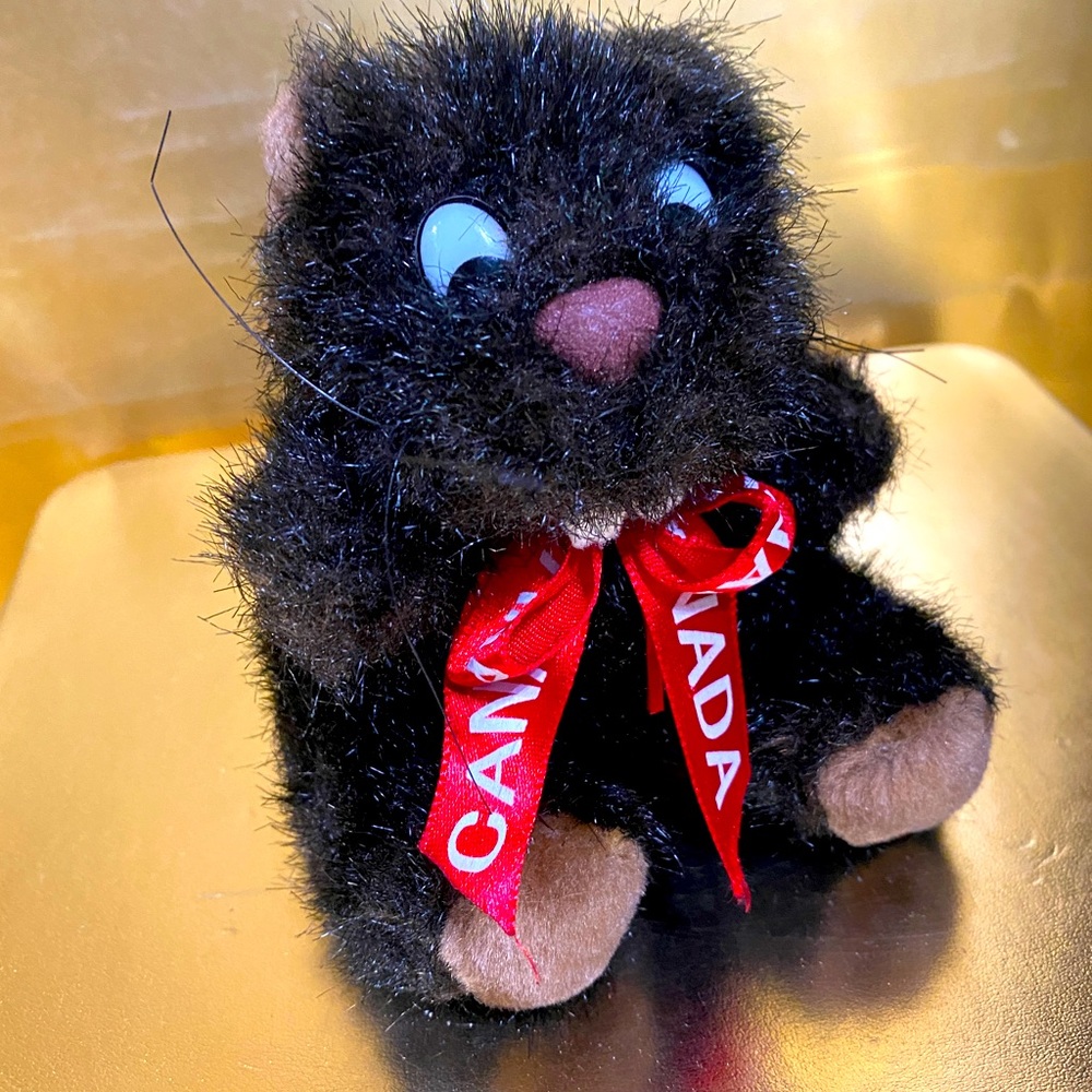 NORTHERN GIFT BEAVER CUTE PLUSH CANADA SOUVENIR W/RED CANADA RIBBON & BOW